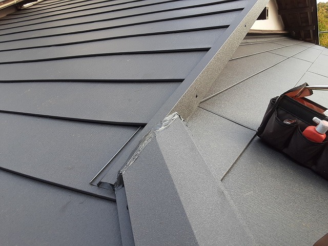 屋根の板金干渉部